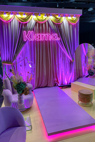 portfolio-eventos-Produccion-de-eventos-Klarna-Stand-mbfw2021-pasarela-335x500